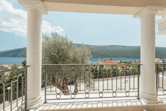Luštica photo