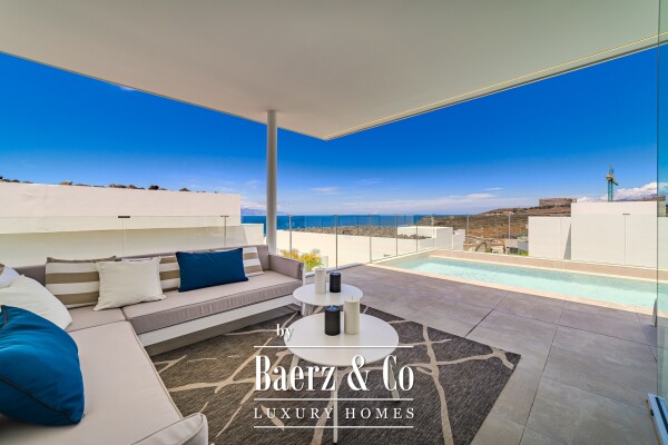photo 3 Newly built beachfront villa in a residential area.