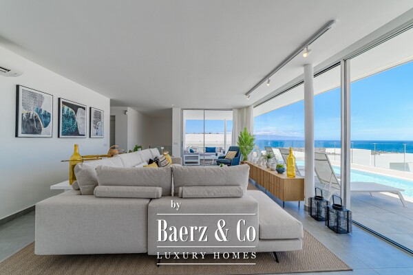 photo 2 Newly built beachfront villa in a residential area.